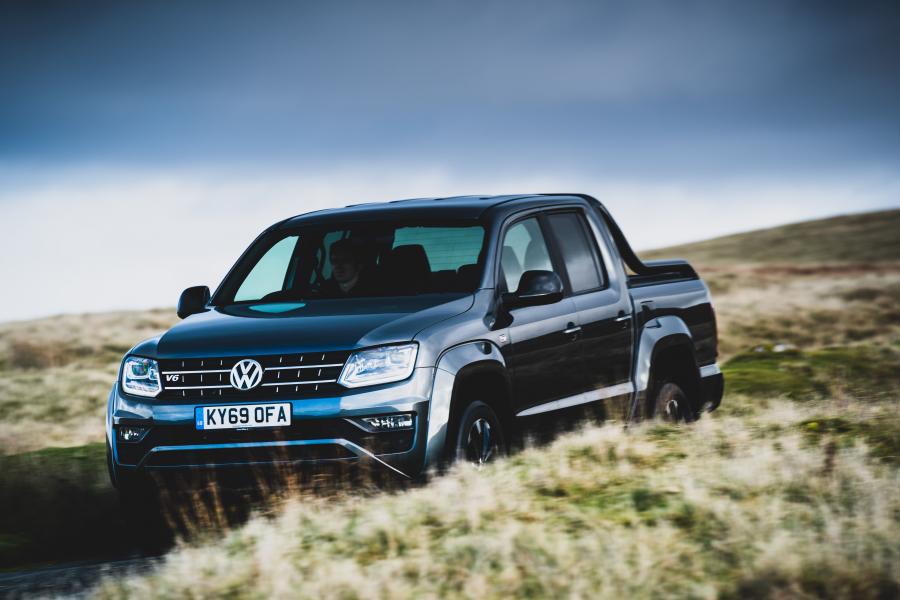  Volkswagen Amarok Double Cab Black Edition 2019 года  (UK) (фото 8 из 34)